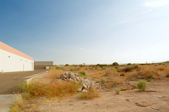 17455 Mauna Loa St, Hesperia, CA 92345
